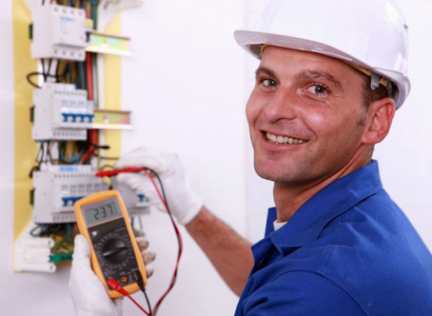 Монтаж и замена электропроводки в помещении: как найти профессионала